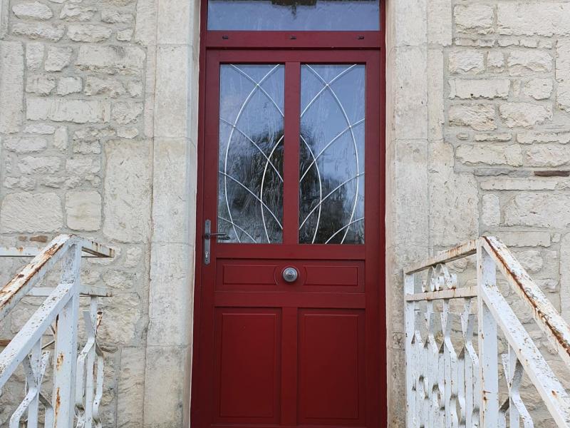 Pose d'une porte en PVC Athènes sur maison de maître St Germain le Vasson